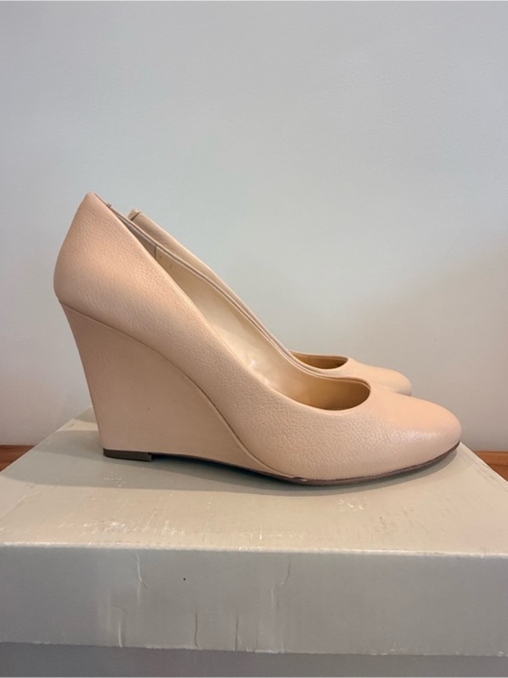 Banana Republic Blush Nude Wedge Pumps size 8.5